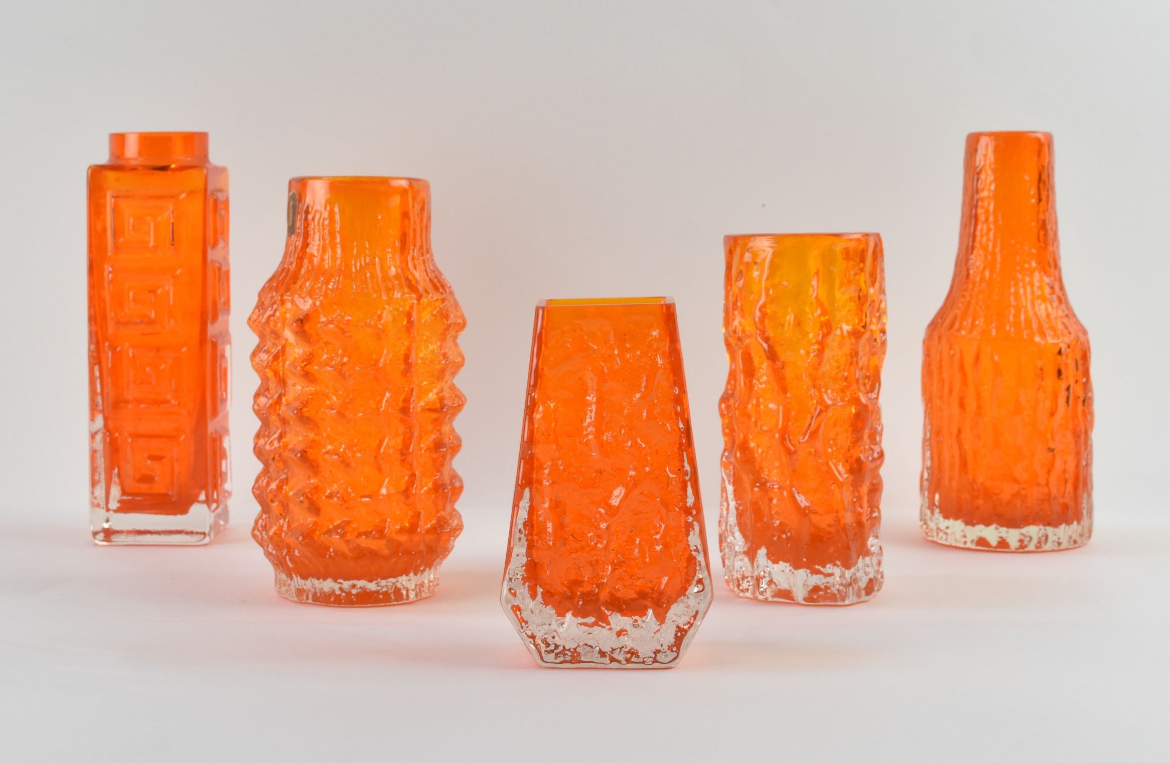 Antiques & Fine Art, With Part 1 Of The Terry Day Whitefriars Collection (London)